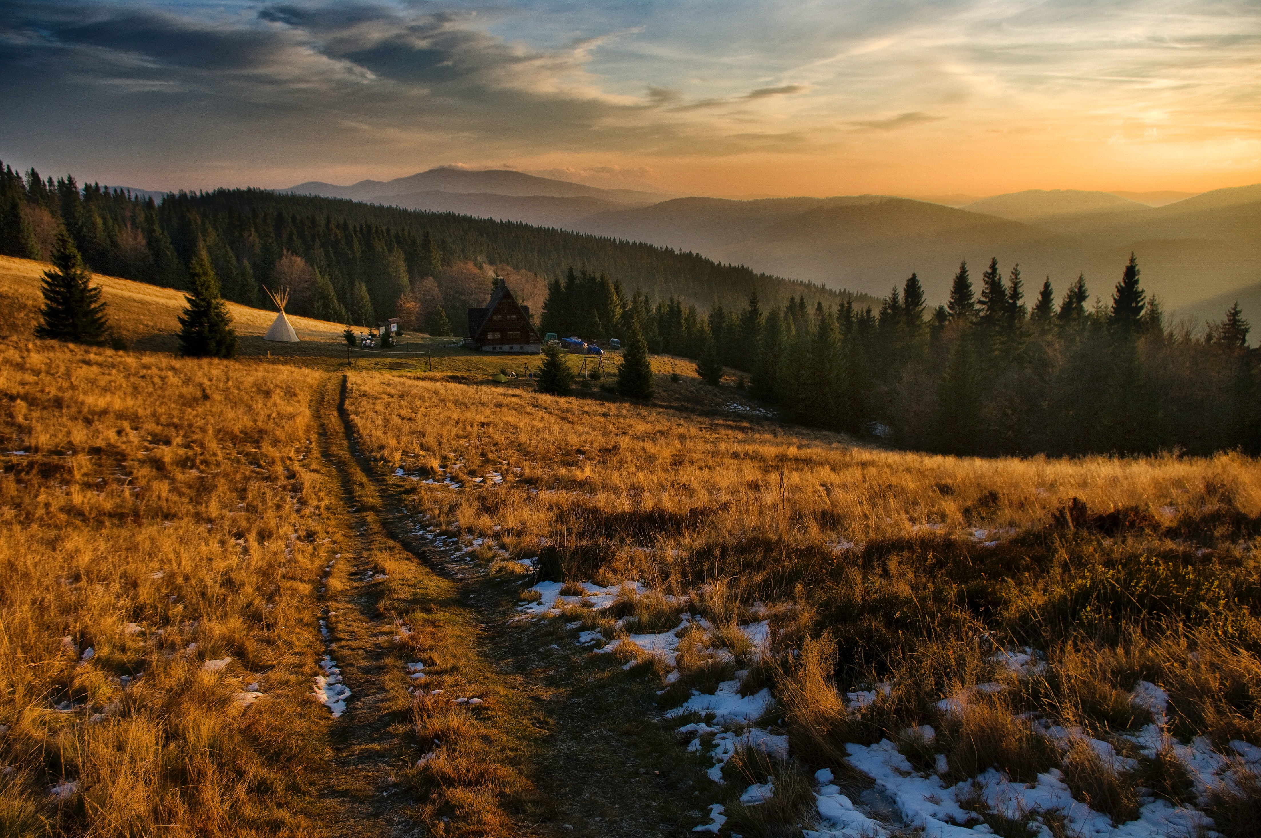 Sunlight on a mountain trail, Bacówka PTTK na Rycerzowej, Soblówka, Poland